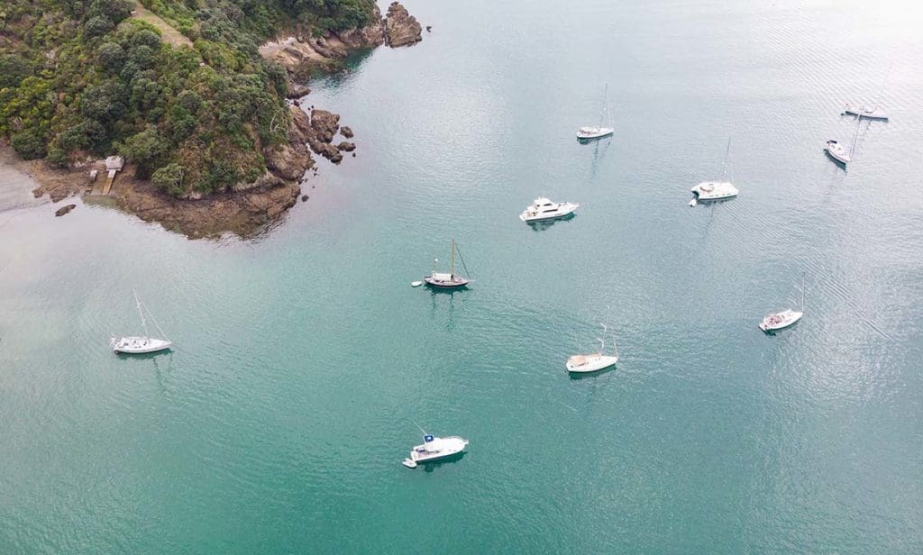 A bay dotted with boats on Waiheke Island from an eagle perspective.